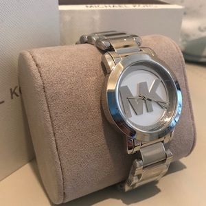 🔥Mega SALE🔥Beautiful Michael Kors Watch